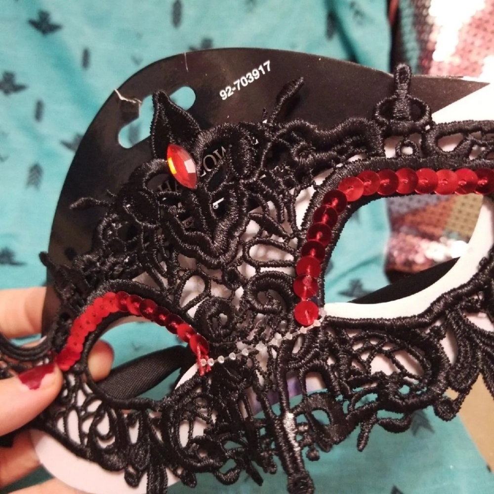 Masquerade Mask - Picture 3 of 3